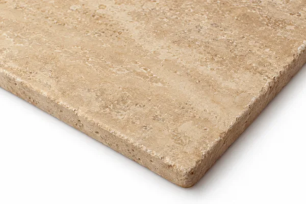 Materialstudie: Travertin mit gespachtelten Poren, getrommelt, runde Kante