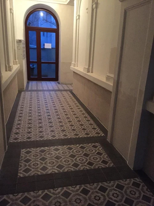 Stairwell – image 9
