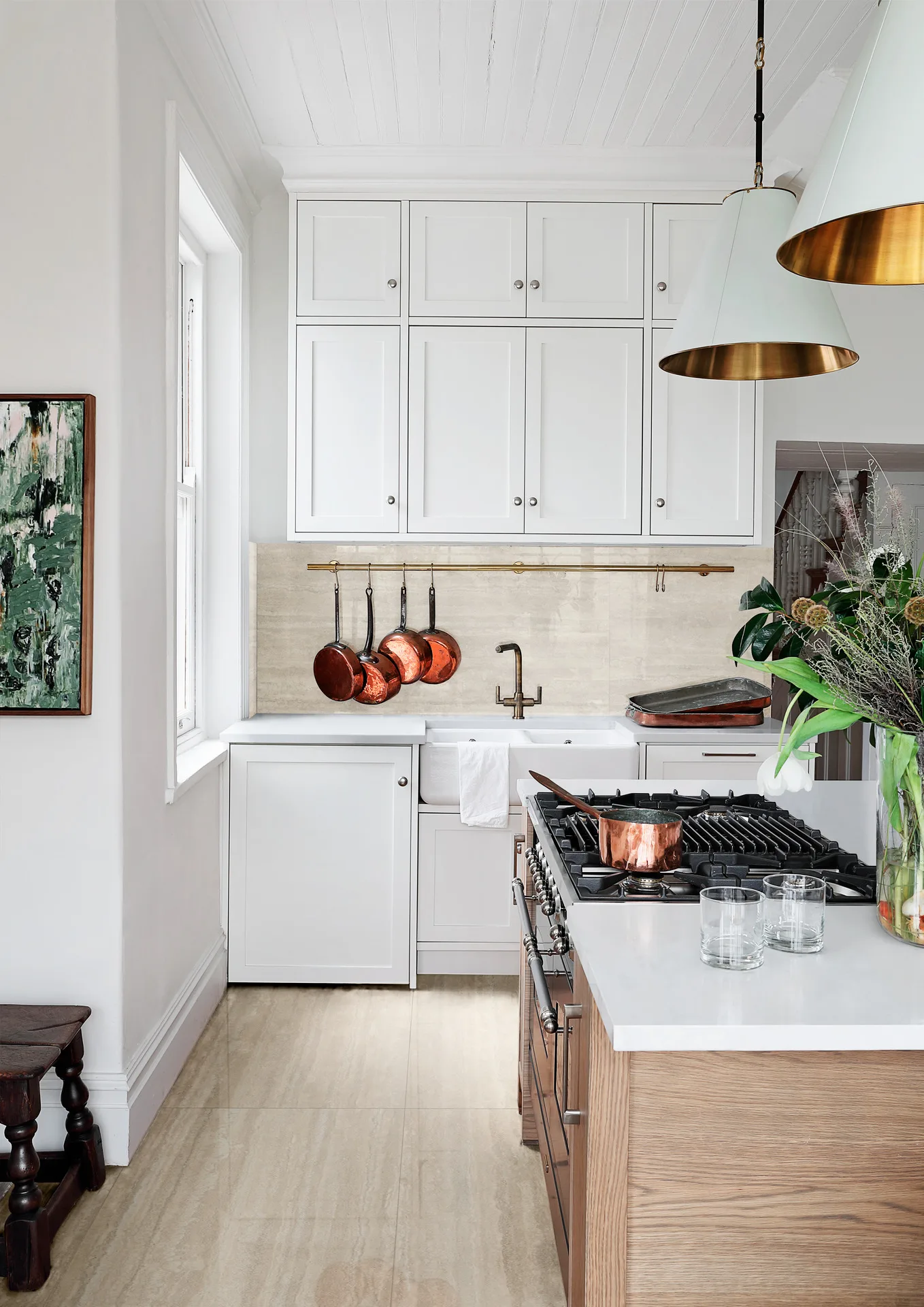 Küche mit poliertem Boden aus Marazzi Mystone Travertino Navona Lux