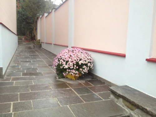 South Tyrolean porphyry slabs, natural stone courses