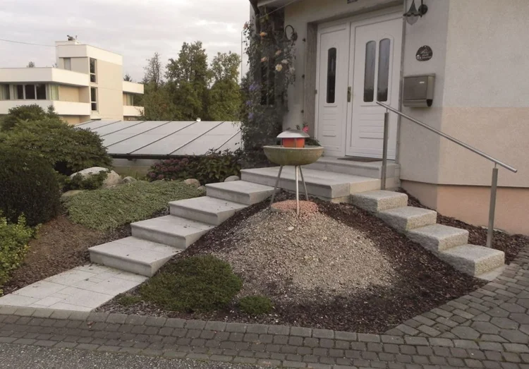 Natural stone steps and slabs, timeless 3